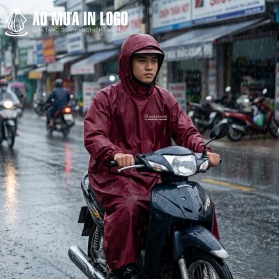Cấu trúc kín hai bên hông kết hợp cùng thun bo cổ tay giúp bảo vệ cơ thể người dùng khô ráo tuyệt đối trước những cơn mưa lớn