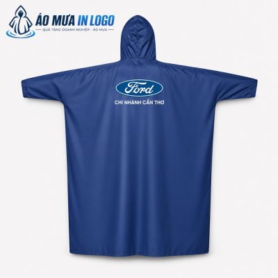 Mặt sau áo mưa với diện tích in logo lớn, truyền tải rõ nét thông điệp thương hiệu Ford Chi nhánh Cần Thơ.