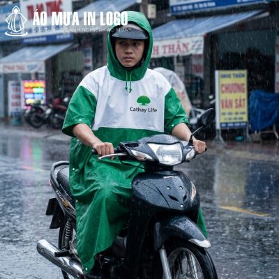 Thực tế sử dụng áo mưa AM-CC15 khi di chuyển bằng xe máy Honda dưới trời mưa lớn tại Việt Nam