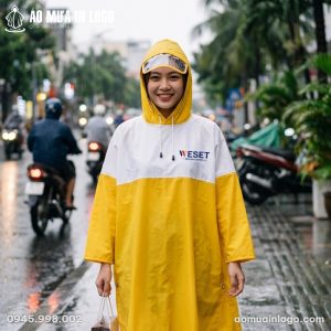 Áo mưa cài cạnh trắng vàng