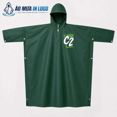 Mặt trước của áo mưa cài cạnh