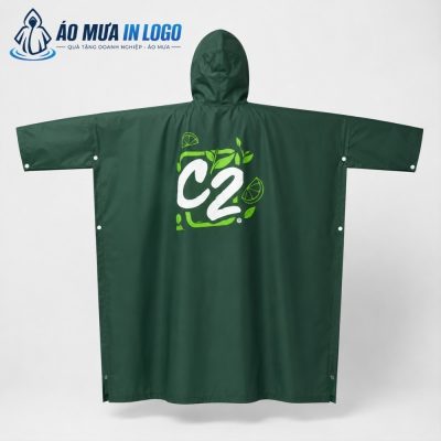 Mặt sau áo mưa cài cạnh in logo