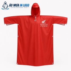 Chi tiết mặt trước của áo mưa với logo Honda HEAD Bình Phước, dây rút mũ và các nút bấm bên hông được gia công tỉ mỉ.