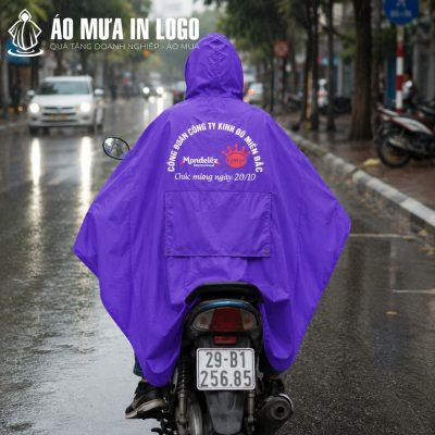 Mặt lưng áo rộng rãi cung cấp không gian lý tưởng để hiển thị logo và thông điệp truyền thông một cách rõ ràng đến người đi đường.