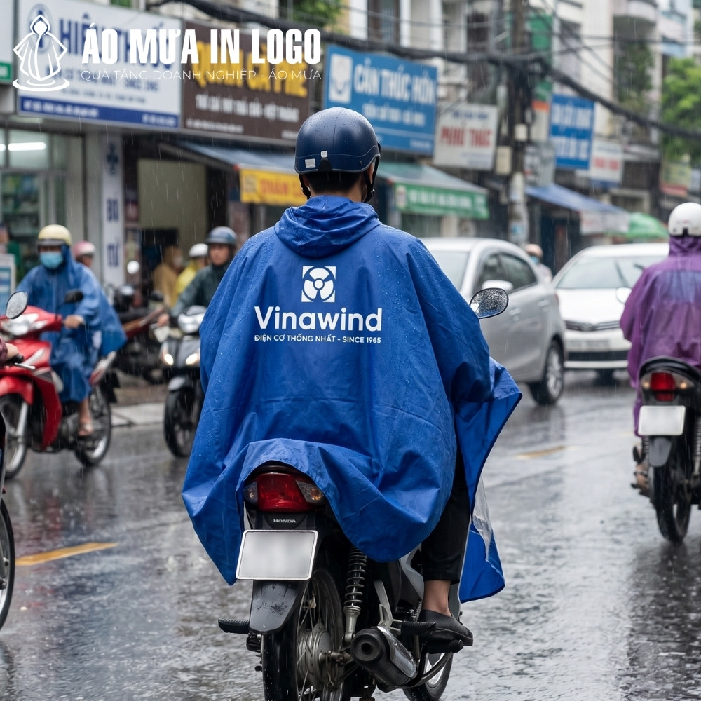 Phần lưng áo rộng rãi đóng vai trò như một tấm biển quảng cáo di động, tối ưu hóa khả năng nhận diện thương hiệu trên phố