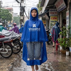 Chất liệu vải siêu nhẹ kết hợp công nghệ in lụa tiên tiến giúp chiếc áo duy trì độ bền và vẻ đẹp theo thời gian.