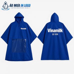 Trao gửi chiếc áo che mưa không chỉ là hình thức kích cầu tiêu dùng mà còn là thông điệp yêu thương, chăm sóc khách hàng sâu sắc.