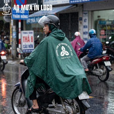 Chất liệu vải dù chống thấm ngược kết hợp mực in chuẩn sắc giúp duy trì độ mới của sản phẩm qua nhiều năm sử dụng