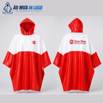 Chi tiết mặt trước và mặt sau của mẫu áo mưa cánh dơi phối màu đỏ trắng AM-CD11 được trưng bày thực tế