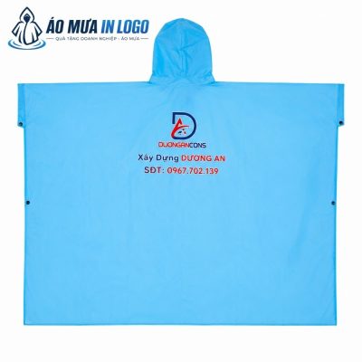 Mặt sau áo mưa poncho AM-PC02 hiển thị rõ nét thông tin doanh nghiệp xây dựng Dương An