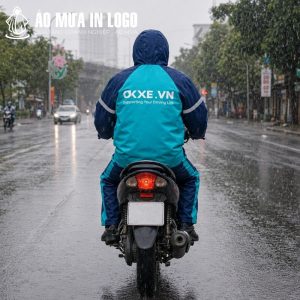 Mặt lưng áo in logo khổ lớn dễ dàng thu hút ánh nhìn từ người đi đường phía sau