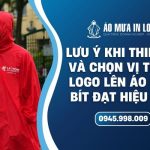 Thiết kế và vị trí in logo trên áo mưa bít quà tặng